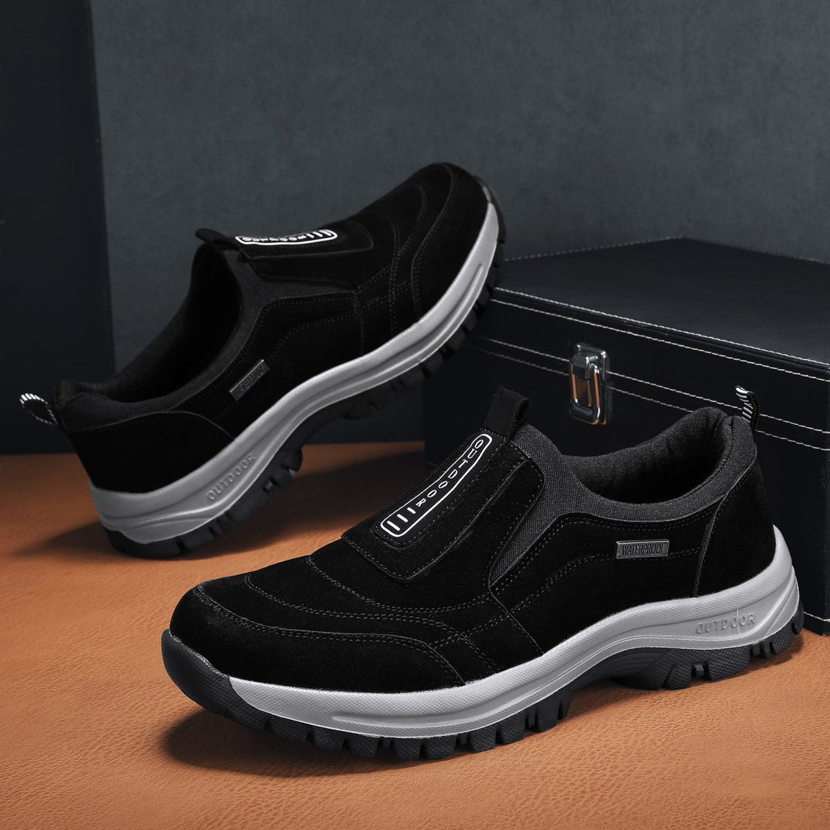 MEN'S EXTENDED WIDTH FOOT COMFORTABLE SNEAKERS WITH ARCH SUPPORT AND SHOCK ABSORPTION