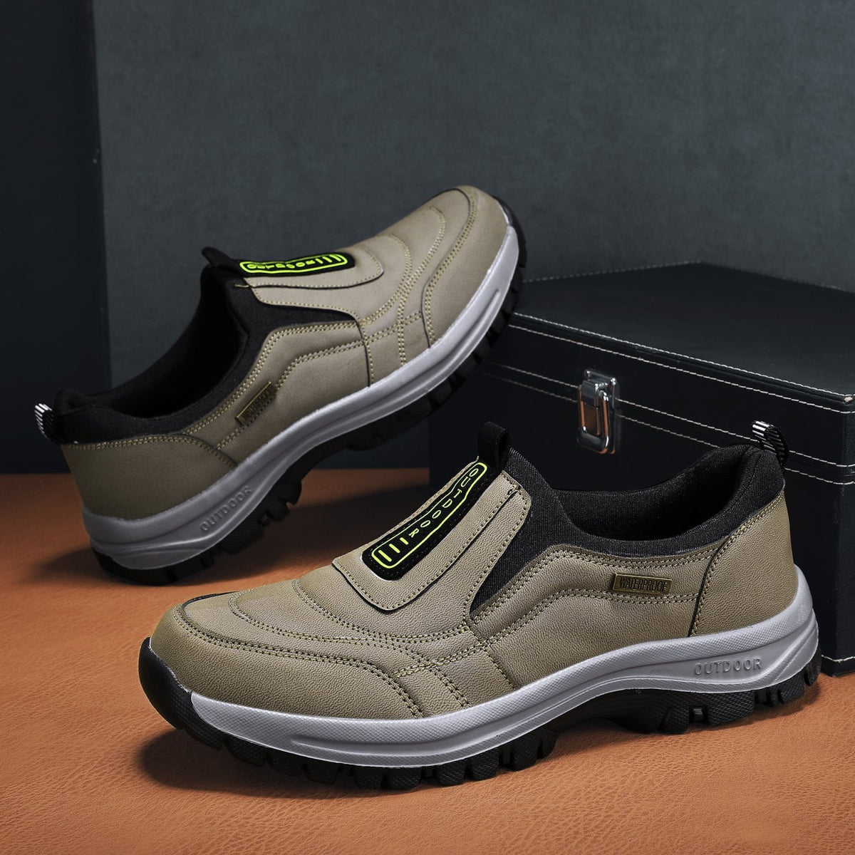 MEN'S EXTENDED WIDTH FOOT COMFORTABLE SNEAKERS WITH ARCH SUPPORT AND SHOCK ABSORPTION