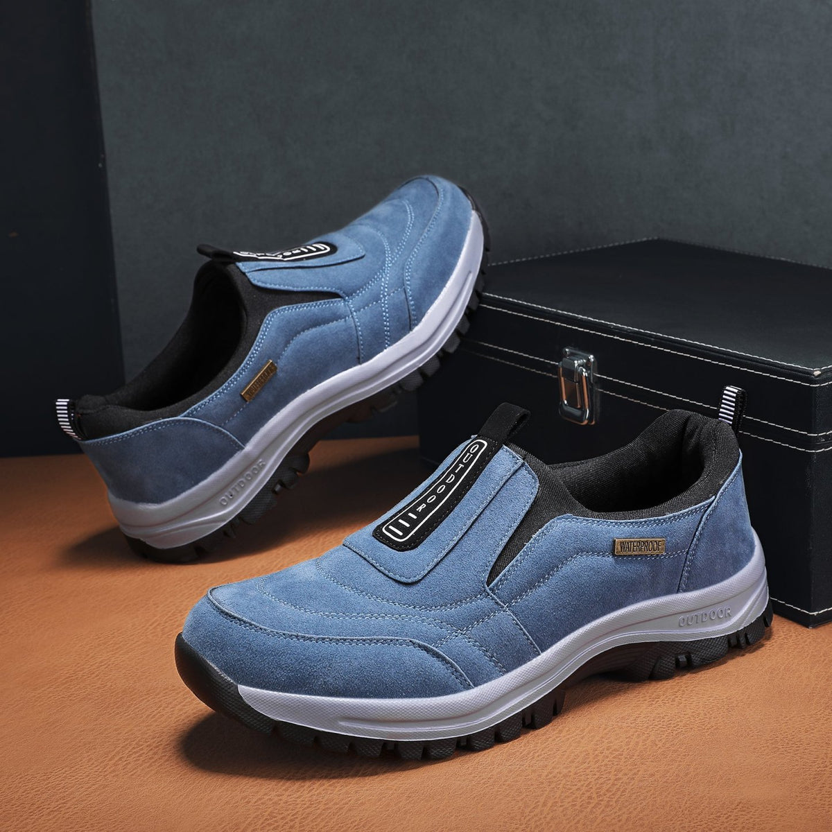 MEN'S EXTENDED WIDTH FOOT COMFORTABLE SNEAKERS WITH ARCH SUPPORT AND SHOCK ABSORPTION