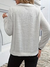 This women's pullover fleece sweatshirt is suitable for autumn and winter wear.